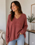 Sweater cuello en V oversize Color Negro y terracota