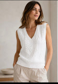 Chaleco Sweater Blanco de Punto Trenzado con Cuello V - Estilo Clásico y Confort